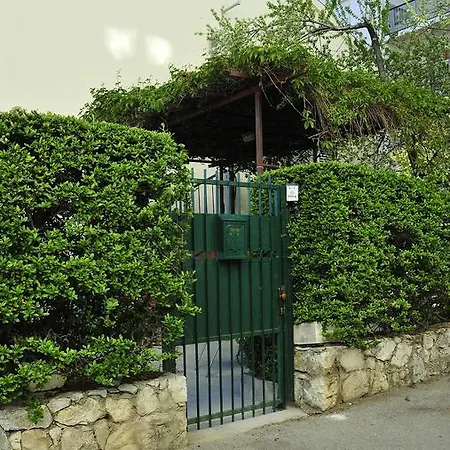 Апартаменты Garden *